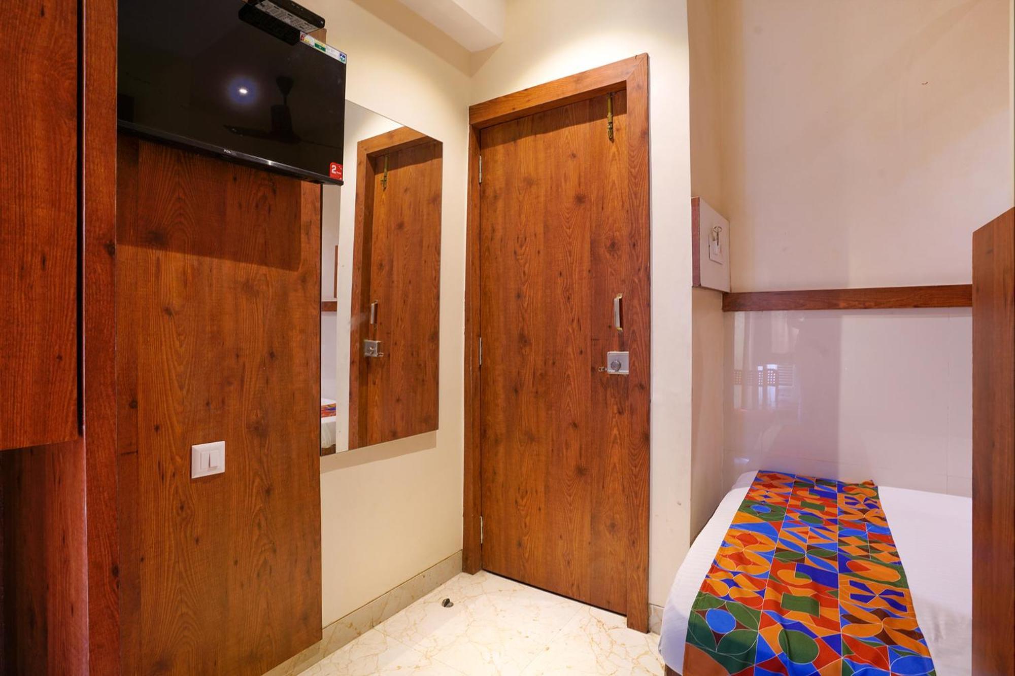 Fabexpress Super 7 Inn - Nr Rabale Station Navi Mumbai Exterior photo